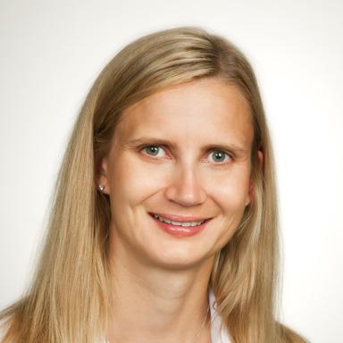 Anni Aavikko, Lääketieteen tohtori — Pihlajalinna